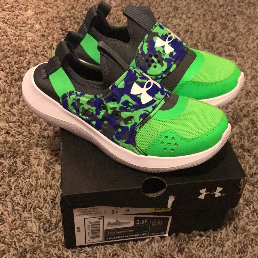 New in Box UA BGS RUNPLAY CAMO 3.5Y